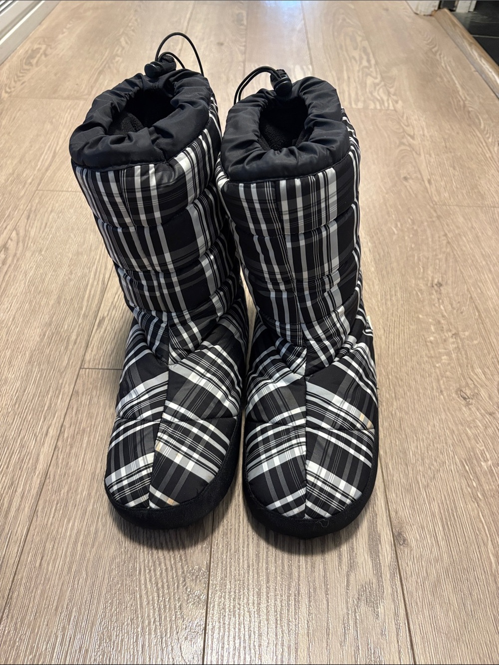 Polar Feet Booties size 6-7